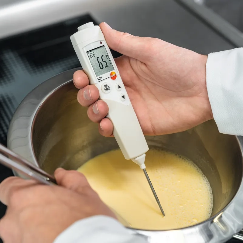 Testo 05601063 106_Lebensmittelthermometer Temperaturmessung in einer Sosse