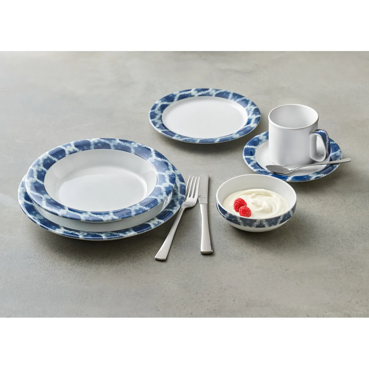 Teller-Set, Speiseteller, Suppenteller, Becher, Muster Blau-weiß
