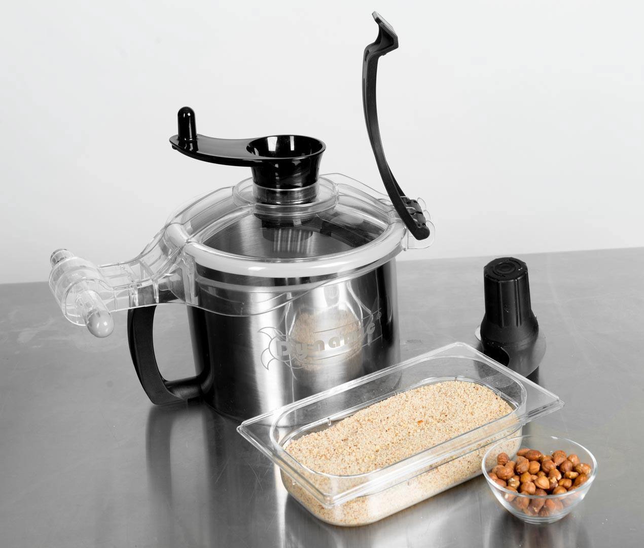 Dynamic CL200 Kutter 1V auf Arbeitstisch mit Beispiel Lebensmitteln